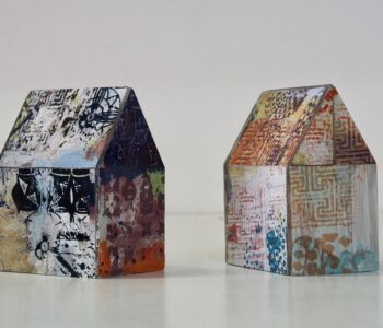 Skultpurer 'INOM-hus' skapade av konstnär Lotta Söder. Går att välja för medlemar med dubbelt medlemskap i Våga Se - Konst.