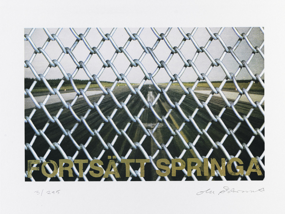 Konstnär Ola Åstrand. Konstverk benämning OÅ2 ‘Fortsätt springa’, litografi, pappersmått: 44x32 cm, bildmått: 36x23 cm, upplaga 295. Våga Se - Konst